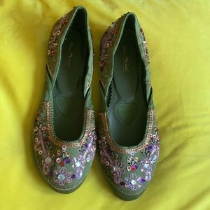 Shoes.    4 for $15.00